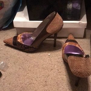 Multicolored, animal print, stilettos pump.
